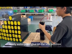 Applicare colla impermeabile sulla posizione di sigillamento della batteria al litio
